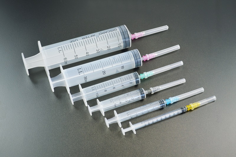 disposable plastic syringe