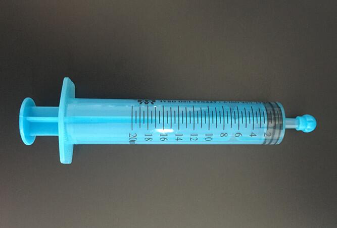 oral medication syringe with cap