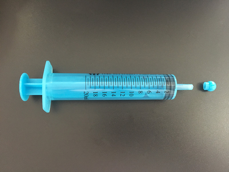 Oral medication syringe with cap
